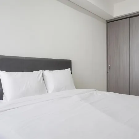 Comfort 2Br At Gold Coast Apartment By Travelio